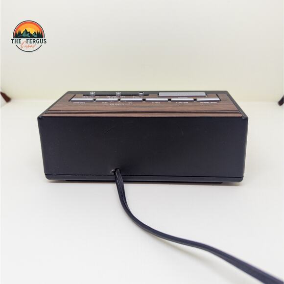 Retro Modern KMC 907A Digital Alarm Clock Wood Grain - Picture 5 of 6